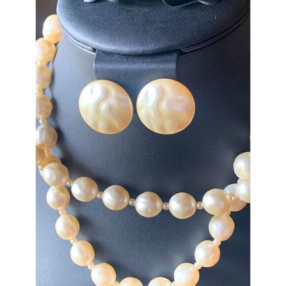 Vintage Crown Trifari Cultured Pearl Necklace set,  w/BOX, Signed - Picture 2 of 9